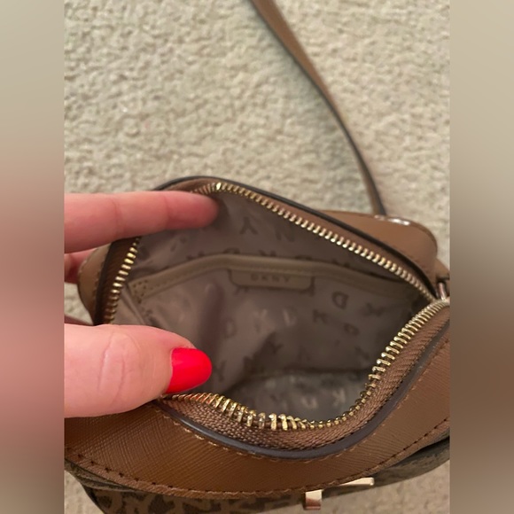Brown DKNY crossbody bag - Picture 2 of 2